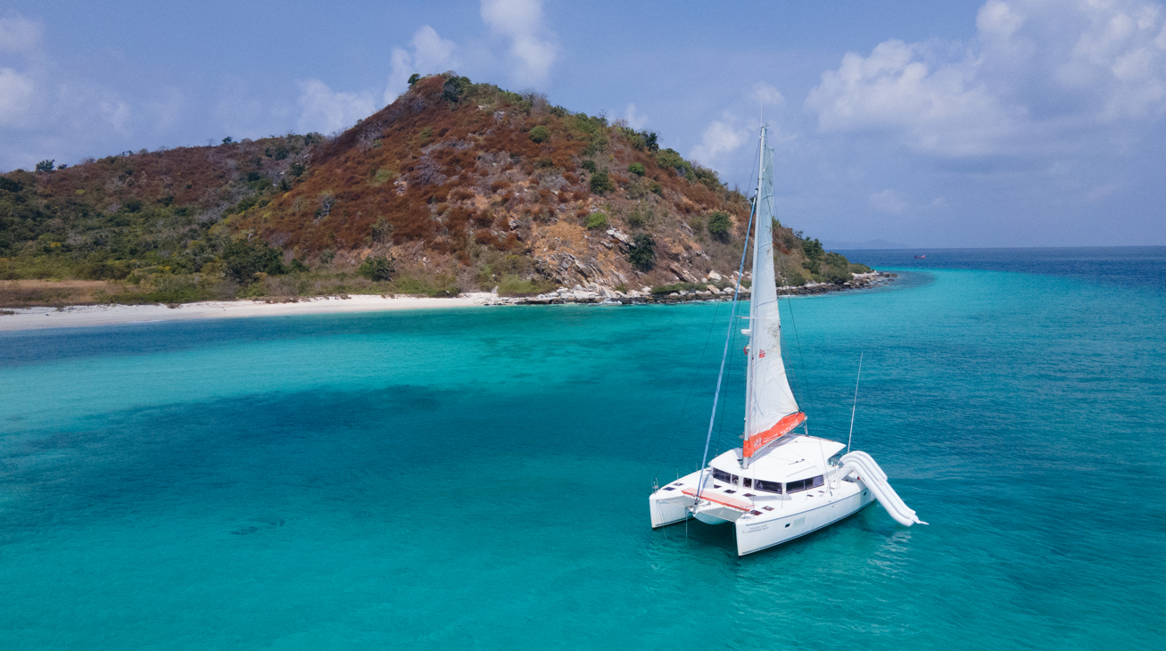 Sailing Catamaran champagne - Lagoon 42 ft.